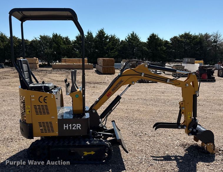 image for item DZ8813 2024 AGT H12R mini excavator