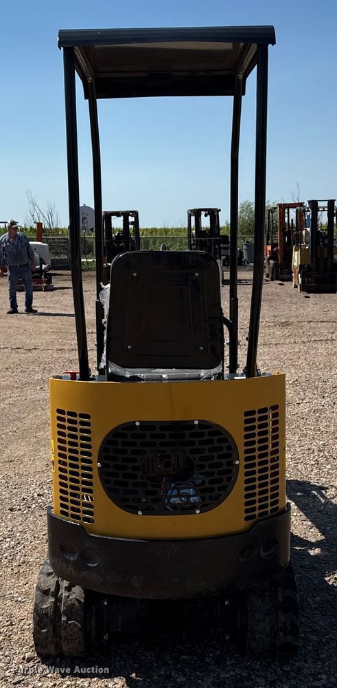 image for item DZ8813 2024 AGT H12R mini excavator