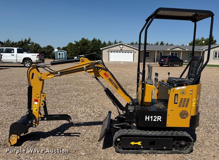 image for item DZ8813 2024 AGT H12R mini excavator
