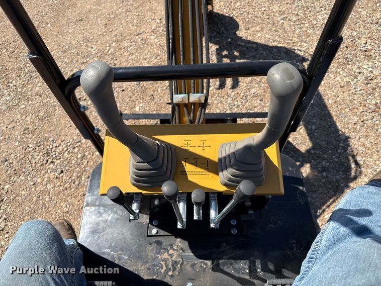 image for item DZ8813 2024 AGT H12R mini excavator