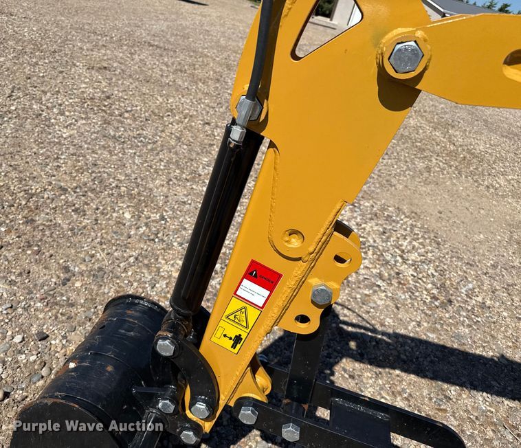 image for item DZ8813 2024 AGT H12R mini excavator