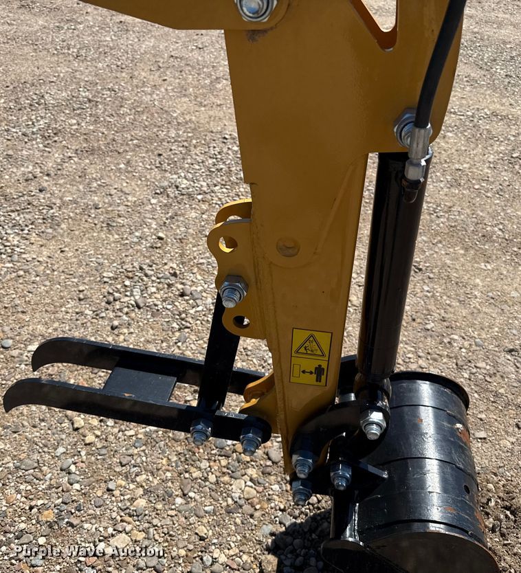 image for item DZ8813 2024 AGT H12R mini excavator