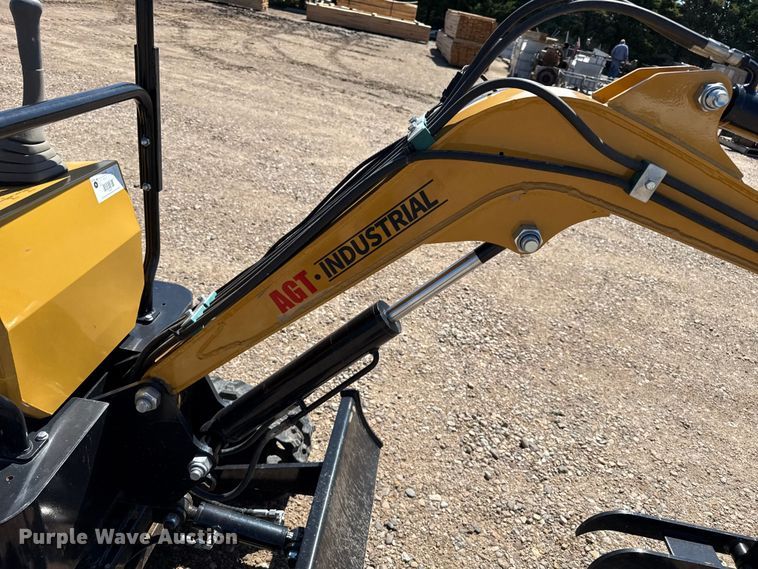 image for item DZ8813 2024 AGT H12R mini excavator