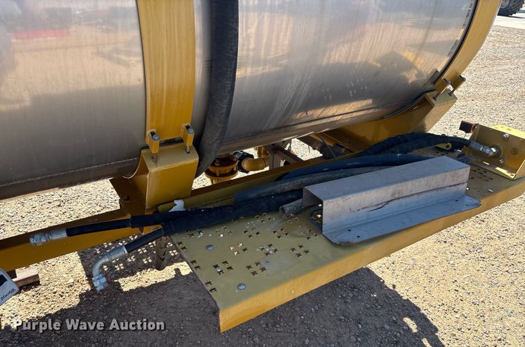 image for item EC1075 2006 Mid-State Tank CO. sprayer bed