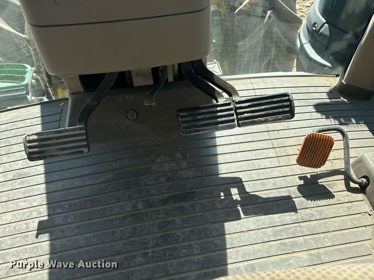 image for item EC1086 2016 John Deere 8245R MFWD tractor