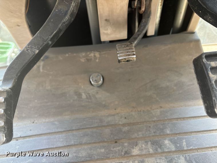 image for item EC1086 2016 John Deere 8245R MFWD tractor