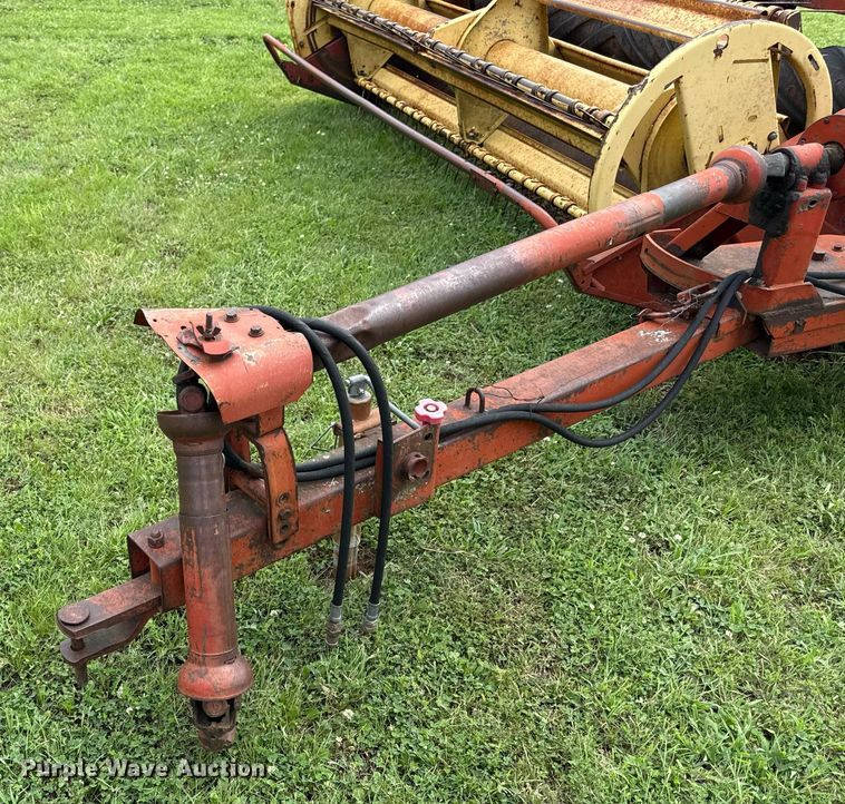 image for item ED4338 New Holland hay equipment
