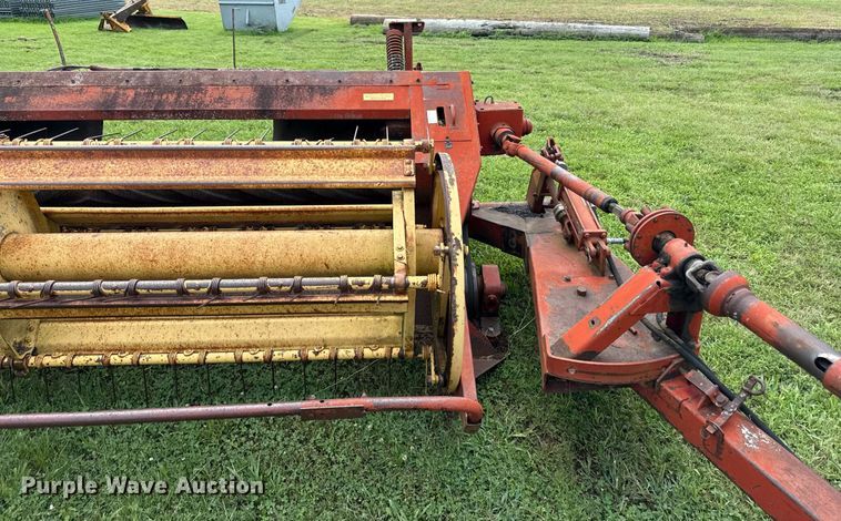 image for item ED4338 New Holland hay equipment