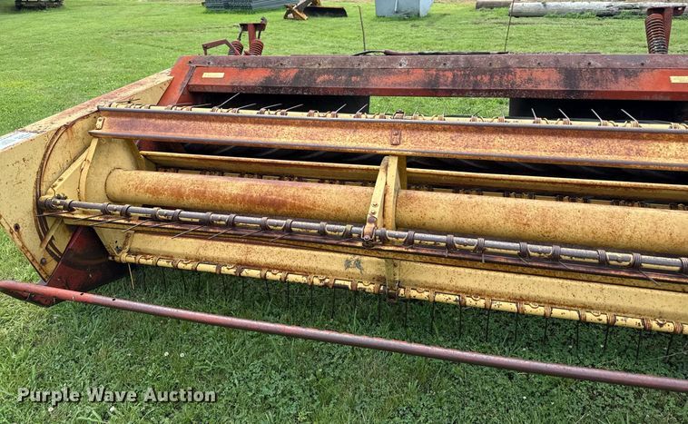 image for item ED4338 New Holland hay equipment