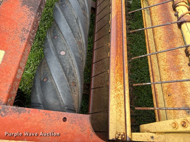 image for item ED4338 New Holland hay equipment