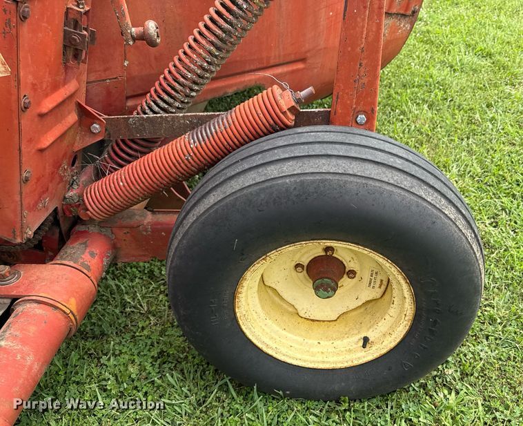 image for item ED4338 New Holland hay equipment
