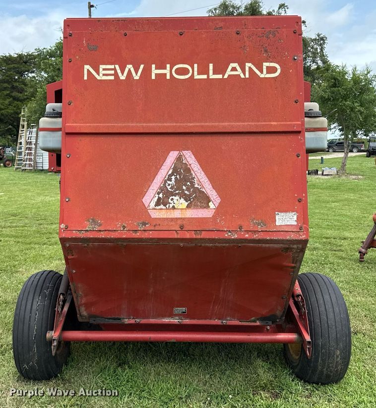 image for item ED4338 New Holland hay equipment