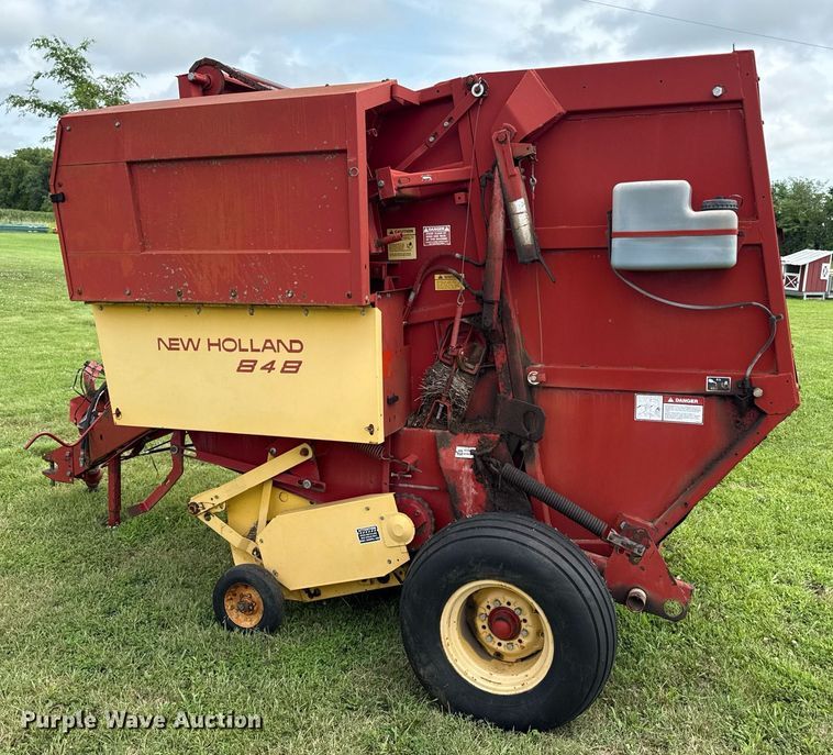 image for item ED4338 New Holland hay equipment