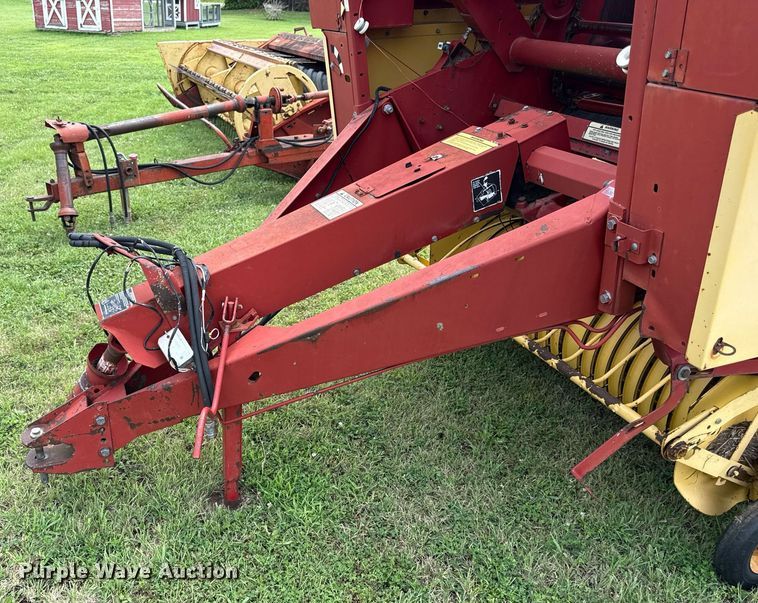 image for item ED4338 New Holland hay equipment
