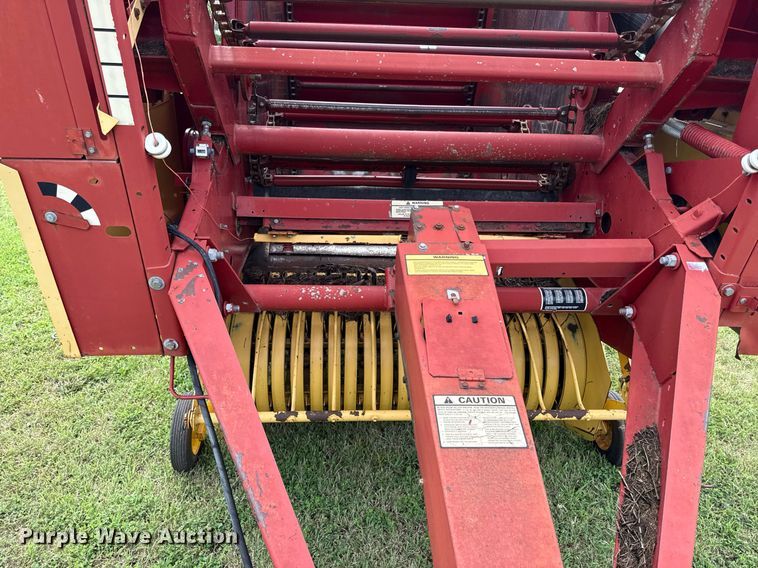 image for item ED4338 New Holland hay equipment