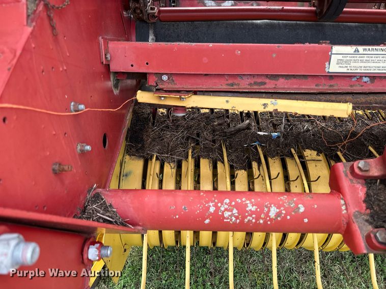 image for item ED4338 New Holland hay equipment