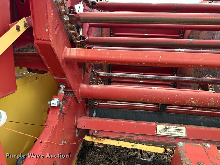 image for item ED4338 New Holland hay equipment