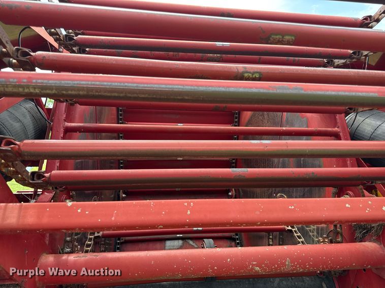 image for item ED4338 New Holland hay equipment