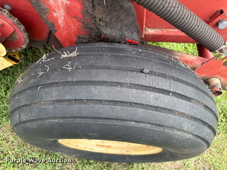 image for item ED4338 New Holland hay equipment