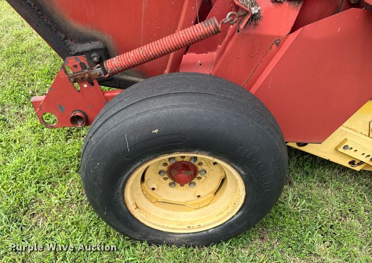 image for item ED4338 New Holland hay equipment