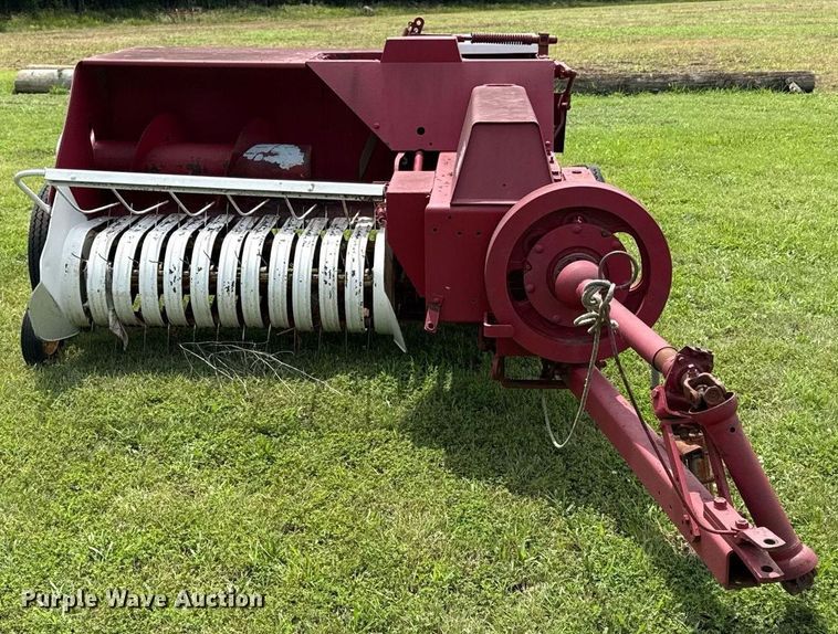 image for item ED4340 International Harvester 47 small square baler