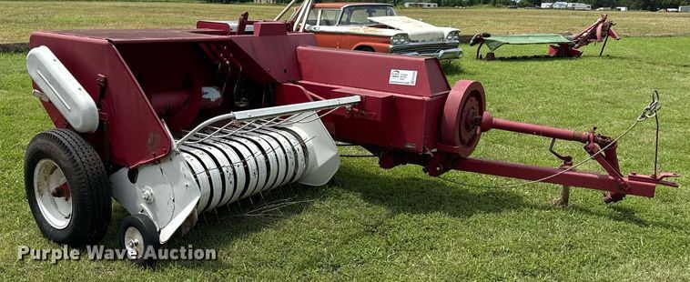 image for item ED4340 International Harvester 47 small square baler