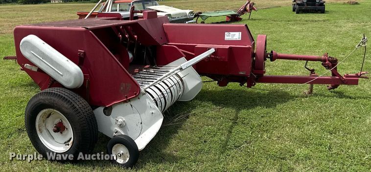 image for item ED4340 International Harvester 47 small square baler