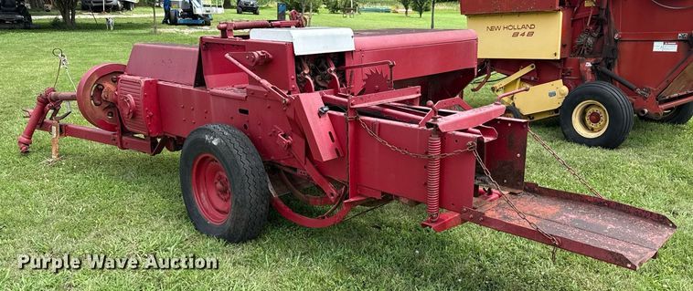 image for item ED4340 International Harvester 47 small square baler