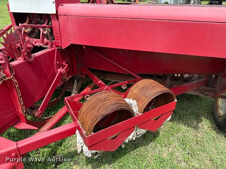 image for item ED4340 International Harvester 47 small square baler