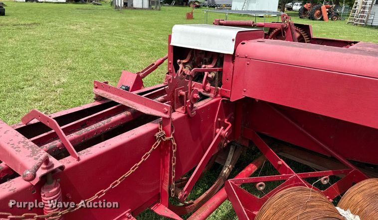 image for item ED4340 International Harvester 47 small square baler