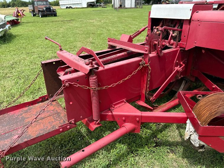 image for item ED4340 International Harvester 47 small square baler
