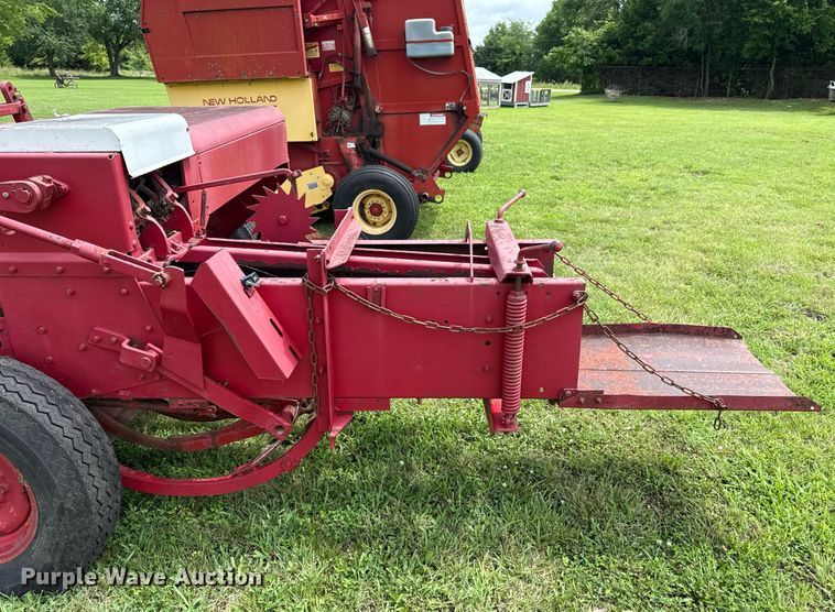 image for item ED4340 International Harvester 47 small square baler
