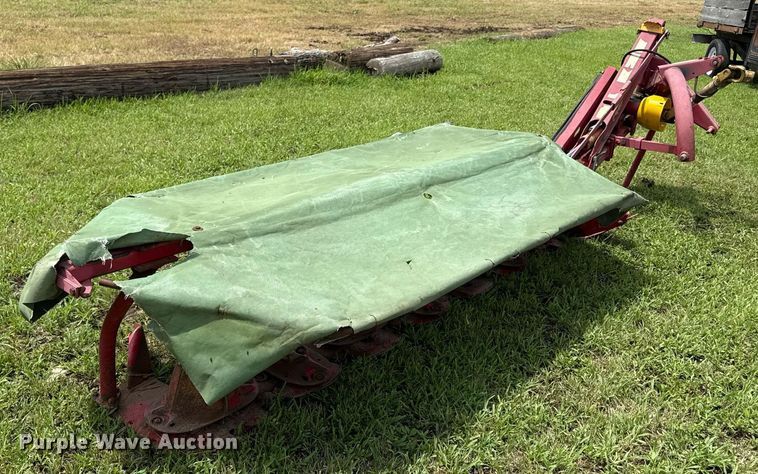 image for item ED4340 International Harvester 47 small square baler