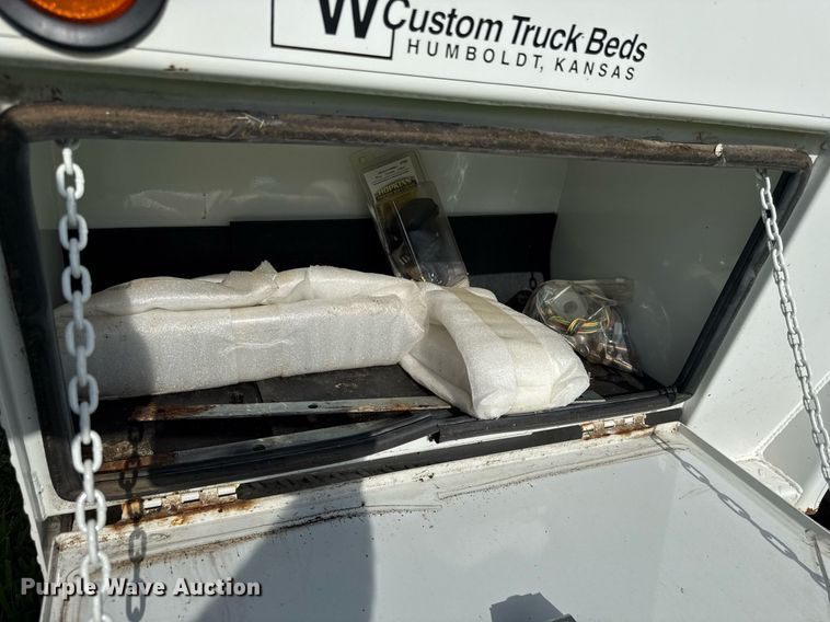 image for item ED4349 B&W flatbed