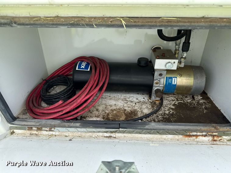 image for item ED4349 B&W flatbed