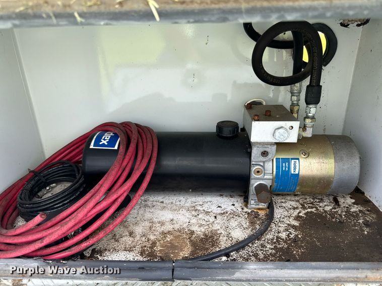 image for item ED4349 B&W flatbed