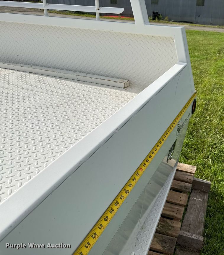 image for item ED4349 B&W flatbed