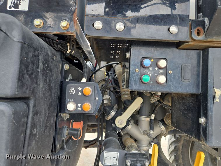 image for item EF1796 2015 RoGator RG900B sprayer