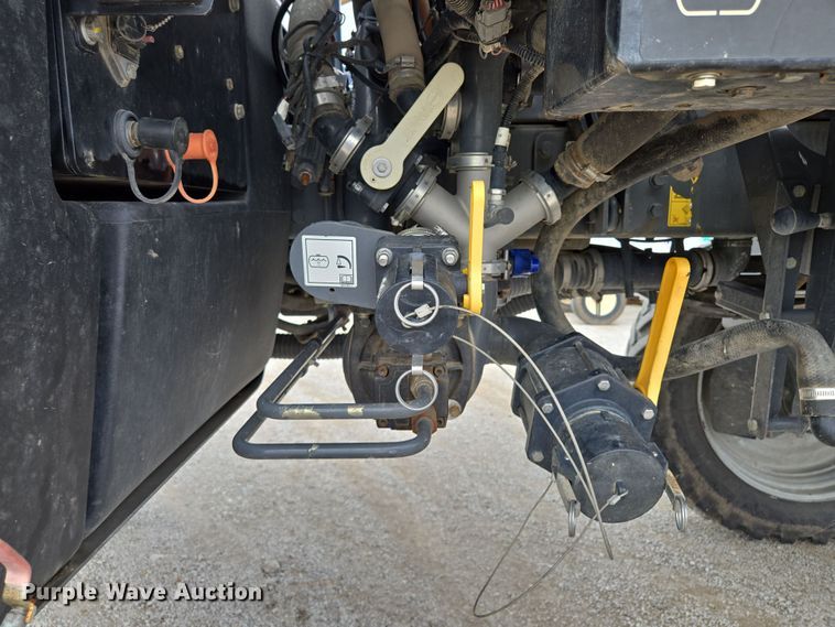 image for item EF1796 2015 RoGator RG900B sprayer