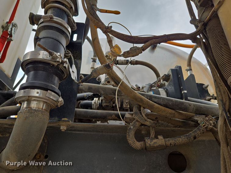 image for item EF1796 2015 RoGator RG900B sprayer