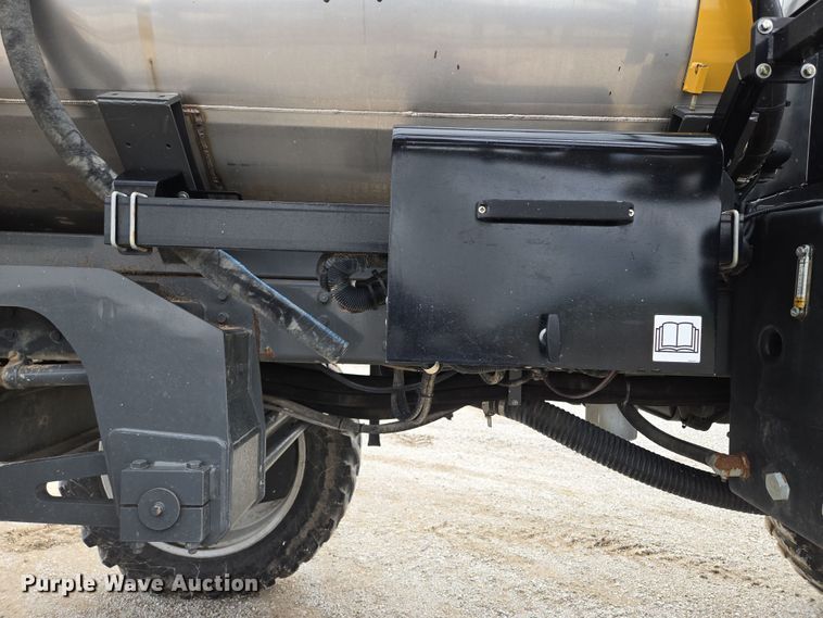 image for item EF1796 2015 RoGator RG900B sprayer