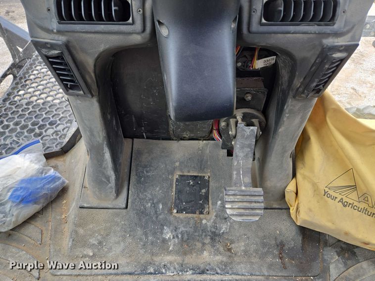 image for item EF1796 2015 RoGator RG900B sprayer