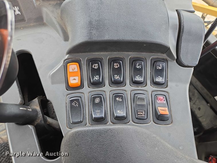 image for item EF1796 2015 RoGator RG900B sprayer