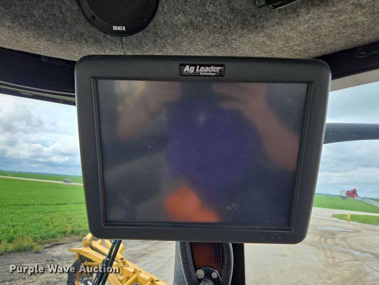 image for item EF1796 2015 RoGator RG900B sprayer