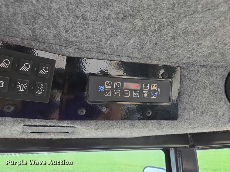 image for item EF1796 2015 RoGator RG900B sprayer