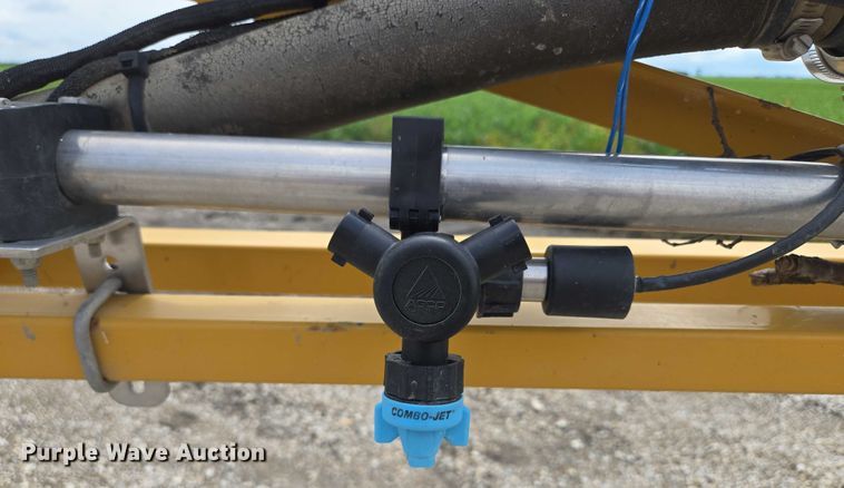 image for item EF1796 2015 RoGator RG900B sprayer