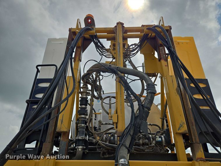 image for item EF1796 2015 RoGator RG900B sprayer