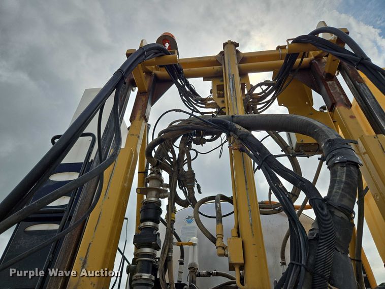 image for item EF1796 2015 RoGator RG900B sprayer