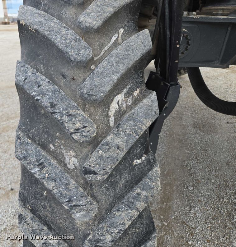 image for item EF1796 2015 RoGator RG900B sprayer