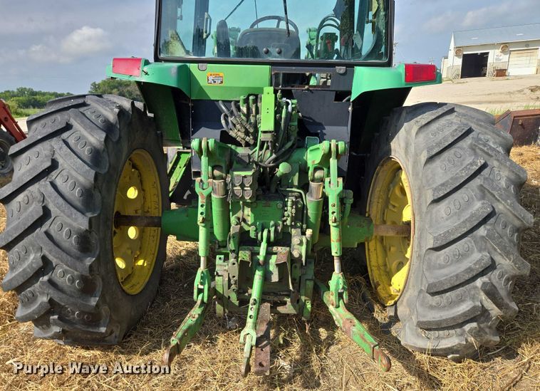image for item EF1819 1994 John Deere 7200 MFWD tractor